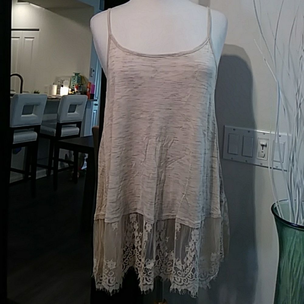 🎄🎁Lace Trim Tank🎁🎄